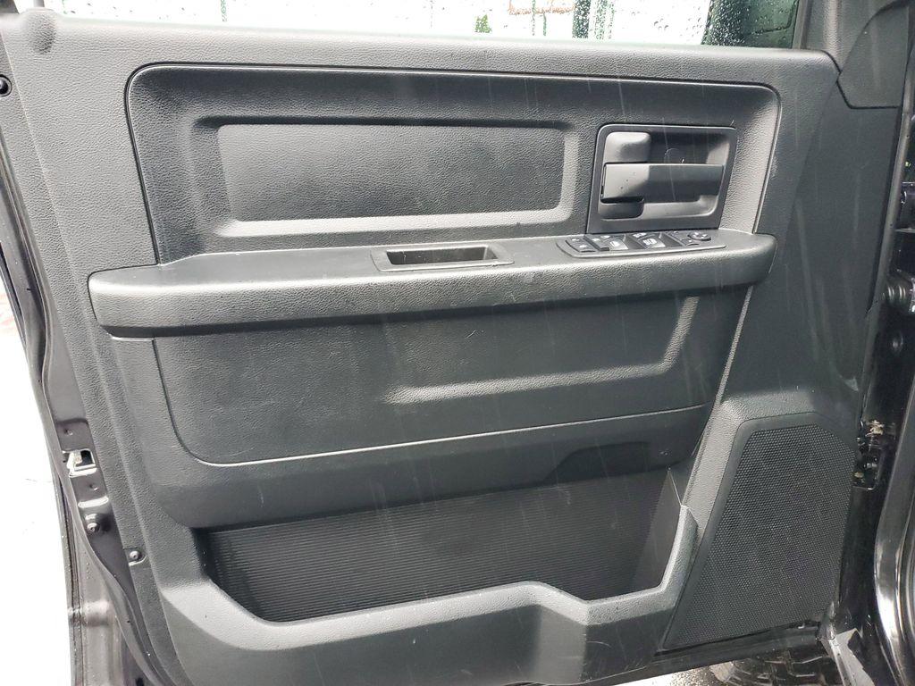 2017 BLACK /GREY RAM 1500 Tradesman Quad Cab 4WD (1C6RR7FT0HS) with an 5.7L V8 OHV 16V engine, 8A transmission, located at 6064 Gull Rd, Kalamazoo, MI, 49048, (269) 222-0088, 42.328388, -85.512924 - Discover power and capability with this 2017 Ram 1500, now available at our dealership. Equipped with a robust 5.7L V8 engine and 4WD, this truck is built to handle any challenge, whether you're navigating rugged terrain or cruising on the highway. With its impressive towing capacity and reliable pe - Photo#9