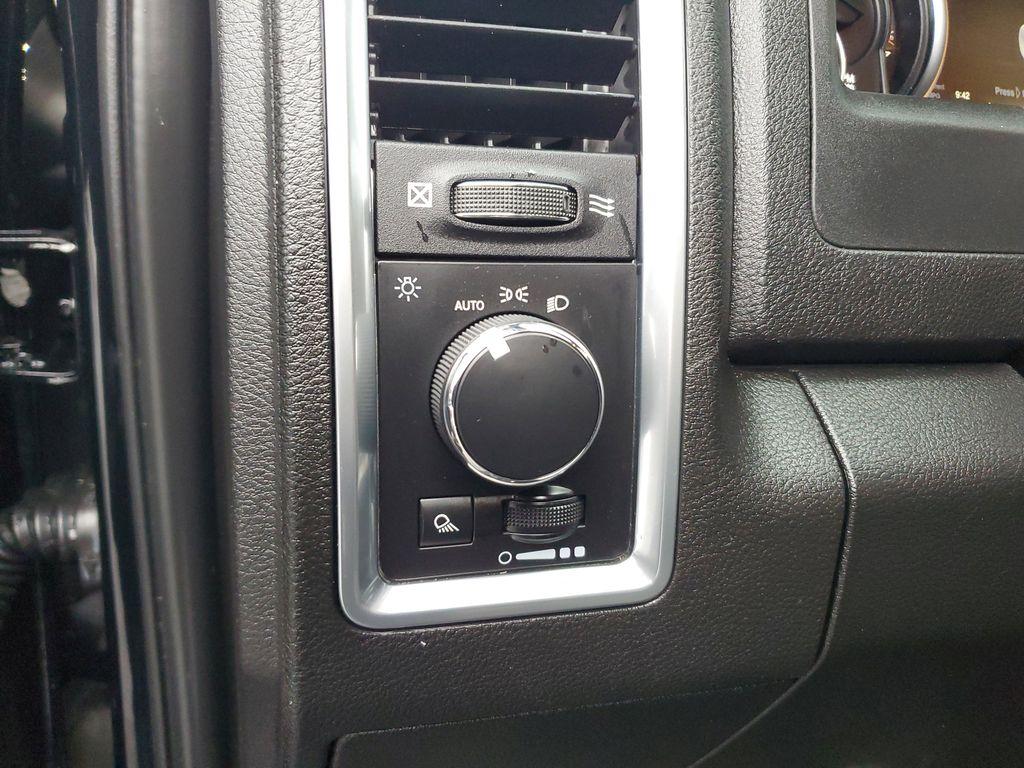 2021 Diamond Black Crystal Pearl /BLACK RAM 1500 Classic Tradesman Crew Cab SWB 4WD (1C6RR7LT3MS) with an 5.7L V8 OHV 16V engine, 8A transmission, located at 6064 Gull Rd, Kalamazoo, MI, 49048, (269) 222-0088, 42.328388, -85.512924 - Discover the robust performance and timeless design of the 2021 Ram 1500 Classic Warlock, a perfect blend of power and sophistication. This formidable pickup is equipped with a 5.7L V8 engine, delivering exceptional strength and capability, while the 4WD system ensures superior traction and stabilit - Photo#15