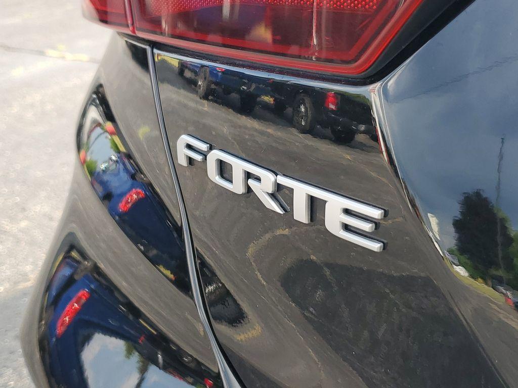 2024 Aurora Black /Black Kia Forte LX (3KPF24AD8RE) with an 2.0L L4 DOHC 16V engine, CVT transmission, located at 6064 Gull Rd, Kalamazoo, MI, 49048, (269) 222-0088, 42.328388, -85.512924 - Discover the perfect blend of style, efficiency, and modern technology with this gently pre-owned 2024 Kia Forte LXS. With only 29,088 miles, this vehicle promises reliability and performance for many more journeys ahead. Under the hood, you'll find a robust 4-cylinder, 2.0L engine paired with Front - Photo#5