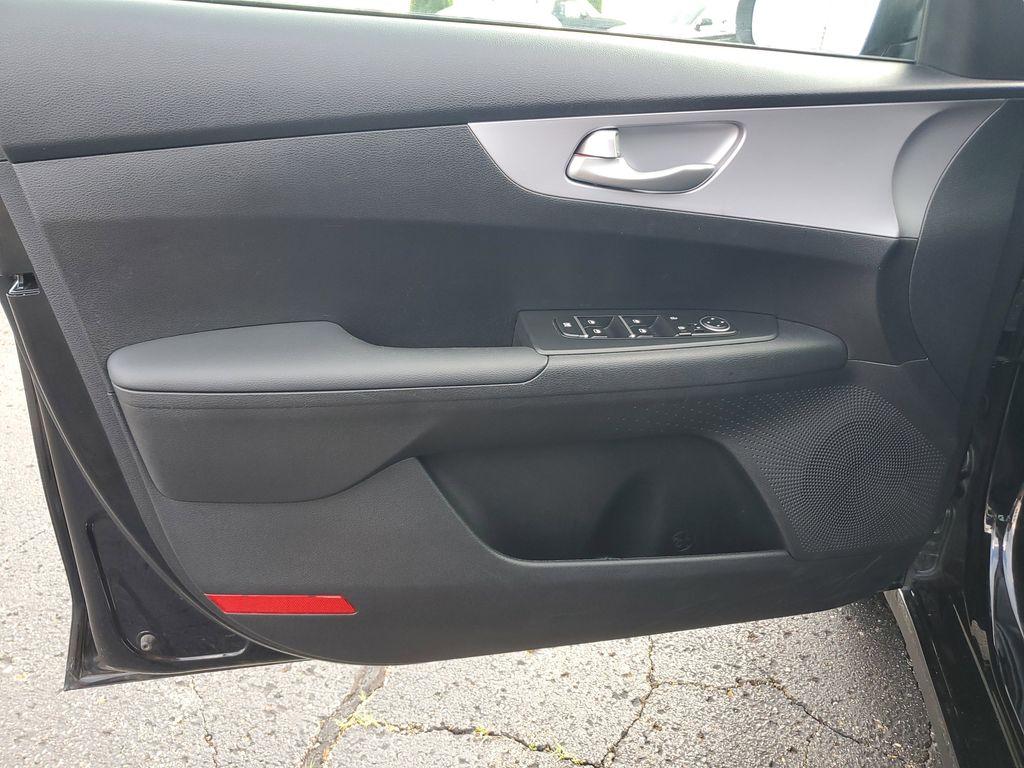 2024 Aurora Black /Black Kia Forte LX (3KPF24AD8RE) with an 2.0L L4 DOHC 16V engine, CVT transmission, located at 6064 Gull Rd, Kalamazoo, MI, 49048, (269) 222-0088, 42.328388, -85.512924 - Discover the perfect blend of style, efficiency, and modern technology with this gently pre-owned 2024 Kia Forte LXS. With only 29,088 miles, this vehicle promises reliability and performance for many more journeys ahead. Under the hood, you'll find a robust 4-cylinder, 2.0L engine paired with Front - Photo#9