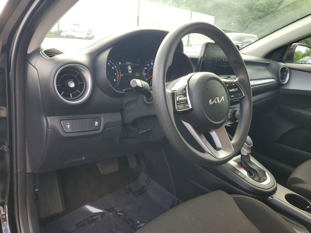 2024 Aurora Black /Black Kia Forte LX (3KPF24AD8RE) with an 2.0L L4 DOHC 16V engine, CVT transmission, located at 6064 Gull Rd, Kalamazoo, MI, 49048, (269) 222-0088, 42.328388, -85.512924 - Discover the perfect blend of style, efficiency, and modern technology with this gently pre-owned 2024 Kia Forte LXS. With only 29,088 miles, this vehicle promises reliability and performance for many more journeys ahead. Under the hood, you'll find a robust 4-cylinder, 2.0L engine paired with Front - Photo#12