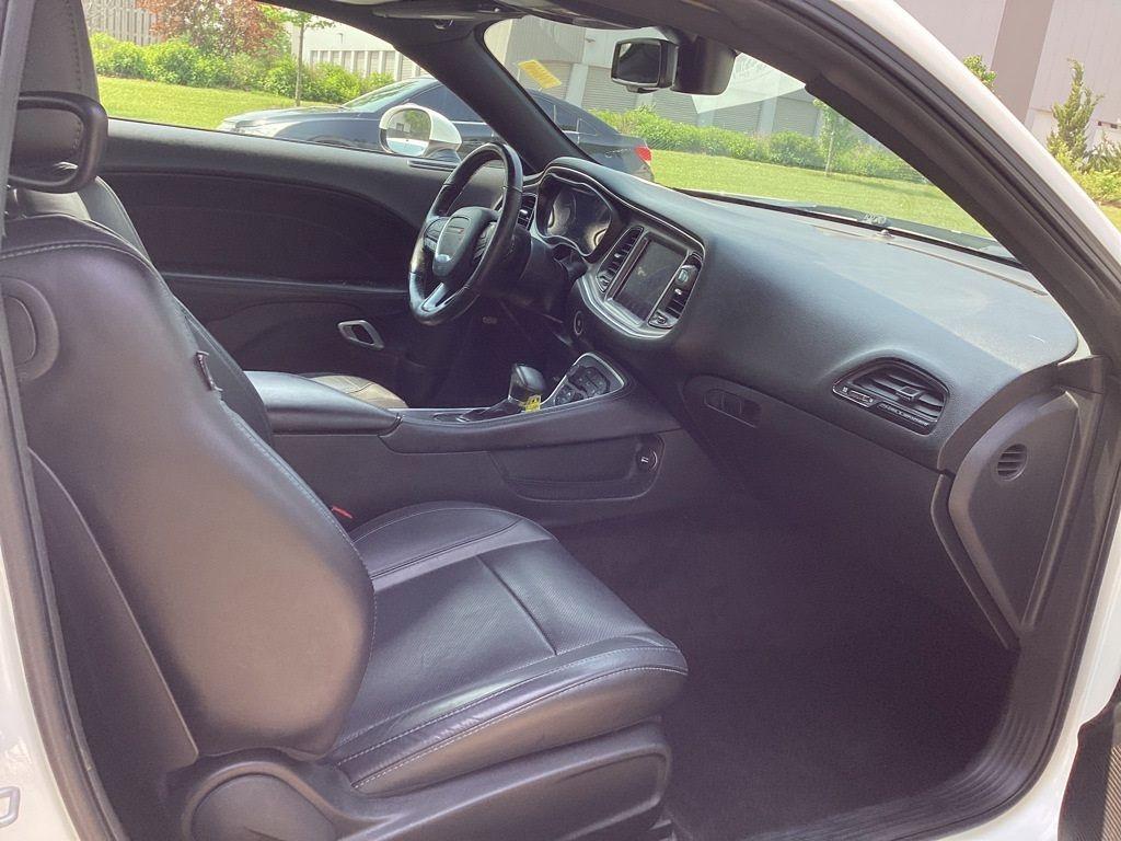 2017 /Black Dodge Challenger SXT (2C3CDZAG6HH) with an 3.6L V6 DOHC 24V engine, 8A transmission, located at 6064 Gull Rd, Kalamazoo, MI, 49048, (269) 222-0088, 42.328388, -85.512924 - <b>Summary</b><br>Power Moonroof<br><br><b>Vehicle Details</b><br>Experience the thrill of driving with this stunning 2017 Dodge Challenger SXT, a true embodiment of power and style. This remarkable vehicle features a robust V6, 3.6L engine paired with rear-wheel drive, offering an exhilarating yet - Photo#4