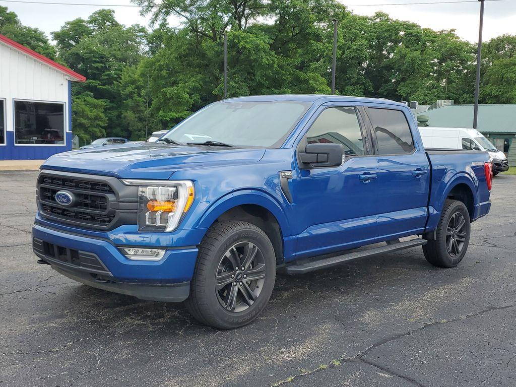 2022 BLUE /Black Ford F-150 XLT SuperCrew 6.5-ft. Bed 4WD (1FTEW1EP9NF) with an 2.7L V6 DOHC 24V engine, 6A transmission, located at 6064 Gull Rd, Kalamazoo, MI, 49048, (269) 222-0088, 42.328388, -85.512924 - <b>Vehicle Details</b><br>Discover the power, capability, and comfort of the 2022 Ford F-150 XLT, now available at our dealership. This exquisite truck, featuring a robust 4WD system and a powerful V6, 2.7L engine, is ready to tackle any terrain or task with ease. Whether you're hauling heavy loads - Photo#1