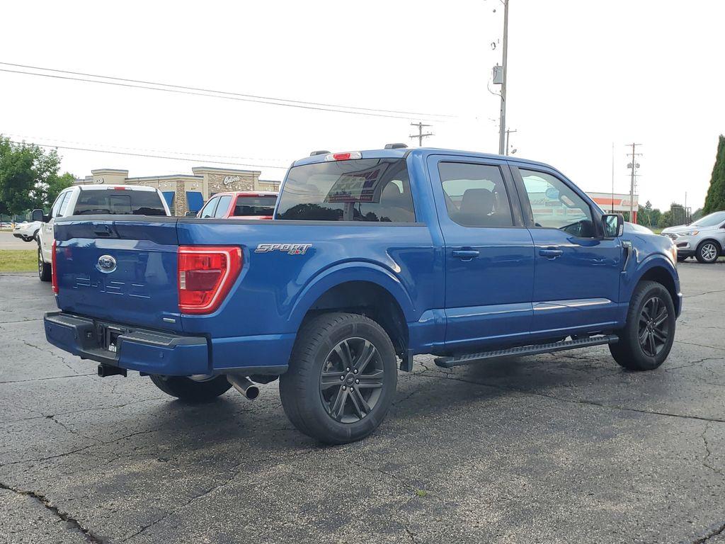 2022 BLUE /Black Ford F-150 XLT SuperCrew 6.5-ft. Bed 4WD (1FTEW1EP9NF) with an 2.7L V6 DOHC 24V engine, 6A transmission, located at 6064 Gull Rd, Kalamazoo, MI, 49048, (269) 222-0088, 42.328388, -85.512924 - <b>Vehicle Details</b><br>Discover the power, capability, and comfort of the 2022 Ford F-150 XLT, now available at our dealership. This exquisite truck, featuring a robust 4WD system and a powerful V6, 2.7L engine, is ready to tackle any terrain or task with ease. Whether you're hauling heavy loads - Photo#3