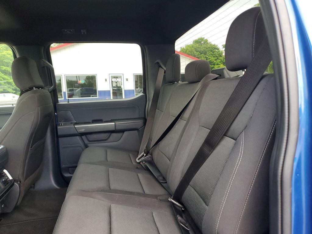 2022 BLUE /Black Ford F-150 XLT SuperCrew 6.5-ft. Bed 4WD (1FTEW1EP9NF) with an 2.7L V6 DOHC 24V engine, 6A transmission, located at 6064 Gull Rd, Kalamazoo, MI, 49048, (269) 222-0088, 42.328388, -85.512924 - <b>Vehicle Details</b><br>Discover the power, capability, and comfort of the 2022 Ford F-150 XLT, now available at our dealership. This exquisite truck, featuring a robust 4WD system and a powerful V6, 2.7L engine, is ready to tackle any terrain or task with ease. Whether you're hauling heavy loads - Photo#8
