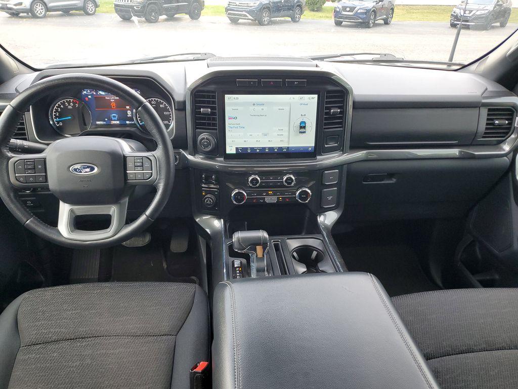 2022 BLUE /Black Ford F-150 XLT SuperCrew 6.5-ft. Bed 4WD (1FTEW1EP9NF) with an 2.7L V6 DOHC 24V engine, 6A transmission, located at 6064 Gull Rd, Kalamazoo, MI, 49048, (269) 222-0088, 42.328388, -85.512924 - <b>Vehicle Details</b><br>Discover the power, capability, and comfort of the 2022 Ford F-150 XLT, now available at our dealership. This exquisite truck, featuring a robust 4WD system and a powerful V6, 2.7L engine, is ready to tackle any terrain or task with ease. Whether you're hauling heavy loads - Photo#9