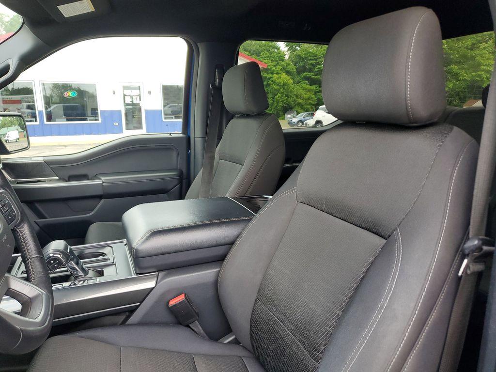 2022 BLUE /Black Ford F-150 XLT SuperCrew 6.5-ft. Bed 4WD (1FTEW1EP9NF) with an 2.7L V6 DOHC 24V engine, 6A transmission, located at 6064 Gull Rd, Kalamazoo, MI, 49048, (269) 222-0088, 42.328388, -85.512924 - <b>Vehicle Details</b><br>Discover the power, capability, and comfort of the 2022 Ford F-150 XLT, now available at our dealership. This exquisite truck, featuring a robust 4WD system and a powerful V6, 2.7L engine, is ready to tackle any terrain or task with ease. Whether you're hauling heavy loads - Photo#14