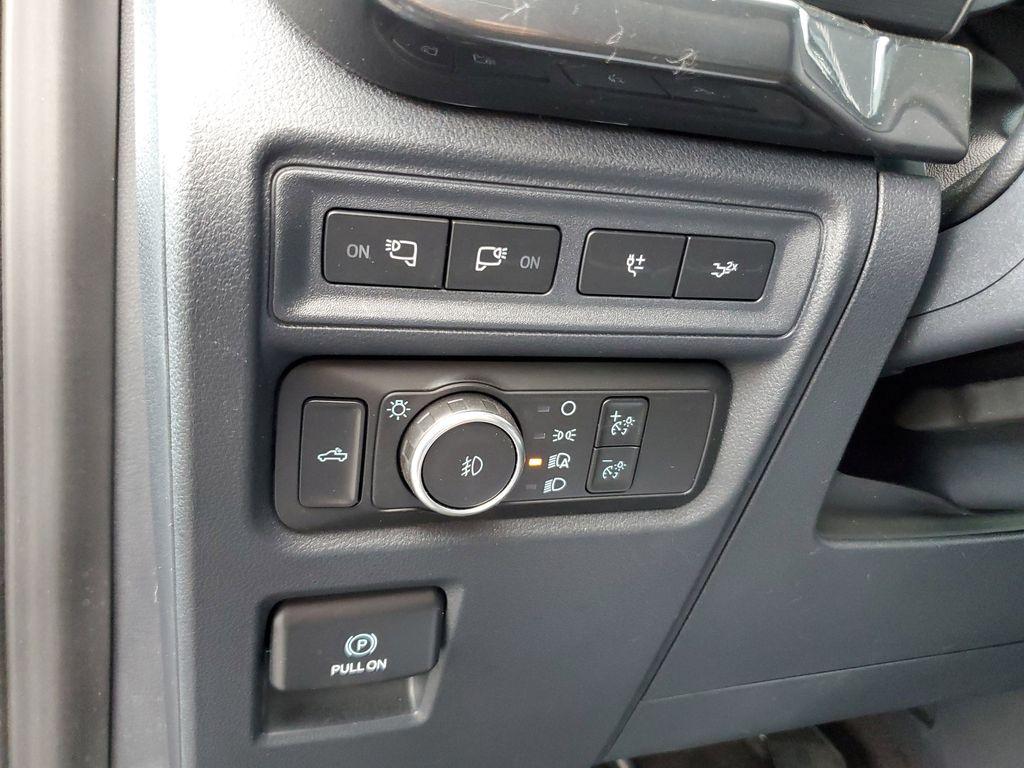 2022 BLUE /Black Ford F-150 XLT SuperCrew 6.5-ft. Bed 4WD (1FTEW1EP9NF) with an 2.7L V6 DOHC 24V engine, 6A transmission, located at 6064 Gull Rd, Kalamazoo, MI, 49048, (269) 222-0088, 42.328388, -85.512924 - <b>Vehicle Details</b><br>Discover the power, capability, and comfort of the 2022 Ford F-150 XLT, now available at our dealership. This exquisite truck, featuring a robust 4WD system and a powerful V6, 2.7L engine, is ready to tackle any terrain or task with ease. Whether you're hauling heavy loads - Photo#16