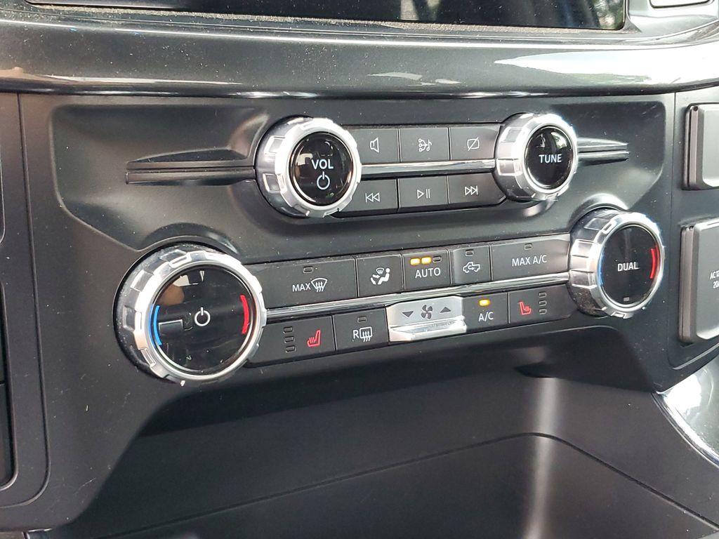 2022 BLUE /Black Ford F-150 XLT SuperCrew 6.5-ft. Bed 4WD (1FTEW1EP9NF) with an 2.7L V6 DOHC 24V engine, 6A transmission, located at 6064 Gull Rd, Kalamazoo, MI, 49048, (269) 222-0088, 42.328388, -85.512924 - <b>Vehicle Details</b><br>Discover the power, capability, and comfort of the 2022 Ford F-150 XLT, now available at our dealership. This exquisite truck, featuring a robust 4WD system and a powerful V6, 2.7L engine, is ready to tackle any terrain or task with ease. Whether you're hauling heavy loads - Photo#23