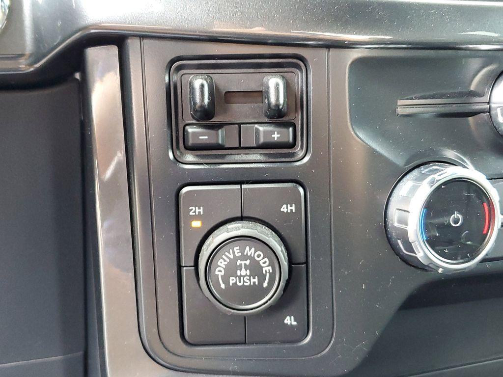 2022 BLUE /Black Ford F-150 XLT SuperCrew 6.5-ft. Bed 4WD (1FTEW1EP9NF) with an 2.7L V6 DOHC 24V engine, 6A transmission, located at 6064 Gull Rd, Kalamazoo, MI, 49048, (269) 222-0088, 42.328388, -85.512924 - <b>Vehicle Details</b><br>Discover the power, capability, and comfort of the 2022 Ford F-150 XLT, now available at our dealership. This exquisite truck, featuring a robust 4WD system and a powerful V6, 2.7L engine, is ready to tackle any terrain or task with ease. Whether you're hauling heavy loads - Photo#26