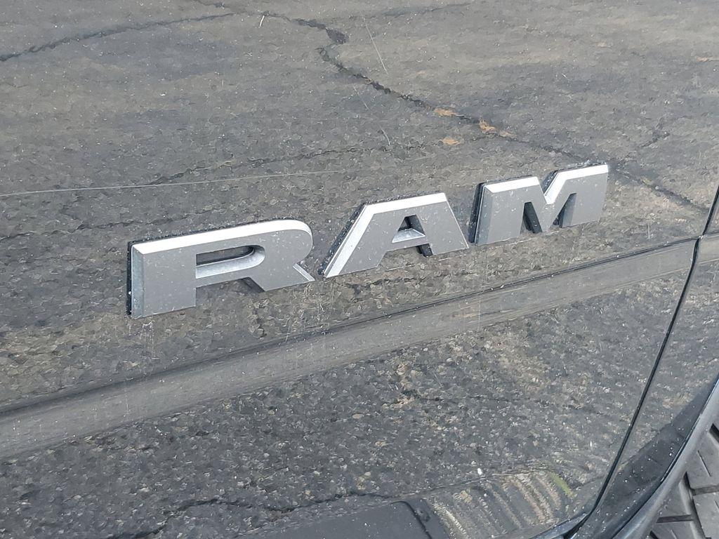 2019 Diamond Black Crystal Pearlcoat /Black RAM 2500 Tradesman Crew Cab SWB 4WD (3C6UR5DJ3KG) with an 6.4L V8 engine, 6A transmission, located at 6064 Gull Rd, Kalamazoo, MI, 49048, (269) 222-0088, 42.328388, -85.512924 - Discover the power and capability of the 2019 Ram 2500 Big Horn, a robust and reliable choice for those who demand exceptional performance and versatility. This impressive truck is equipped with a formidable V8, 6.4L engine, delivering ample power for both towing and off-road adventures. With a 4WD - Photo#5