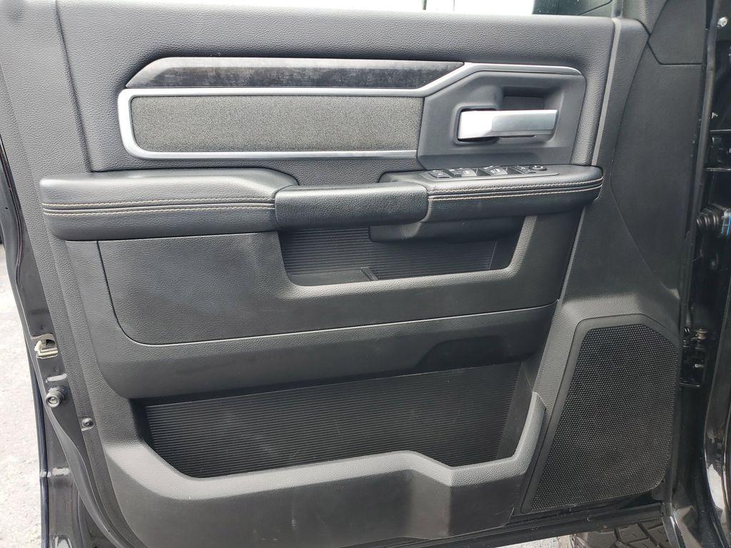2019 Diamond Black Crystal Pearlcoat /Black RAM 2500 Tradesman Crew Cab SWB 4WD (3C6UR5DJ3KG) with an 6.4L V8 engine, 6A transmission, located at 6064 Gull Rd, Kalamazoo, MI, 49048, (269) 222-0088, 42.328388, -85.512924 - Discover the power and capability of the 2019 Ram 2500 Big Horn, a robust and reliable choice for those who demand exceptional performance and versatility. This impressive truck is equipped with a formidable V8, 6.4L engine, delivering ample power for both towing and off-road adventures. With a 4WD - Photo#12