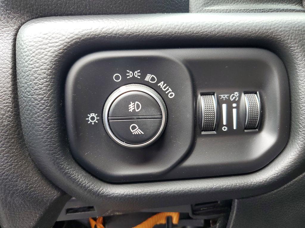 2019 Diamond Black Crystal Pearlcoat /Black RAM 2500 Tradesman Crew Cab SWB 4WD (3C6UR5DJ3KG) with an 6.4L V8 engine, 6A transmission, located at 6064 Gull Rd, Kalamazoo, MI, 49048, (269) 222-0088, 42.328388, -85.512924 - Discover the power and capability of the 2019 Ram 2500 Big Horn, a robust and reliable choice for those who demand exceptional performance and versatility. This impressive truck is equipped with a formidable V8, 6.4L engine, delivering ample power for both towing and off-road adventures. With a 4WD - Photo#17