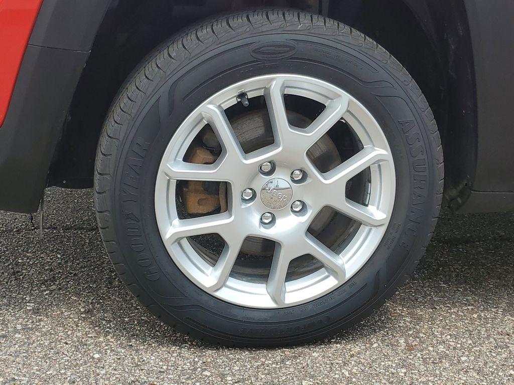 2020 Colorado Red Clearcoat /Black Jeep Renegade Latitude 4WD (ZACNJBBB4LP) with an 2.4L L4 DOHC 16V engine, 9A transmission, located at 234 Columbia Ave, Battle Creek, MI, 49015, (269) 222-0088, 42.298264, -85.192543 - <b>Vehicle Details</b><br>Get ready to conquer the roads with this stunning 2020 Jeep Renegade Latitude! This adventure-ready SUV is the perfect blend of rugged capability and modern sophistication. With its robust 4WD system, you'll easily tackle any terrain, whether you're navigating city streets - Photo#4