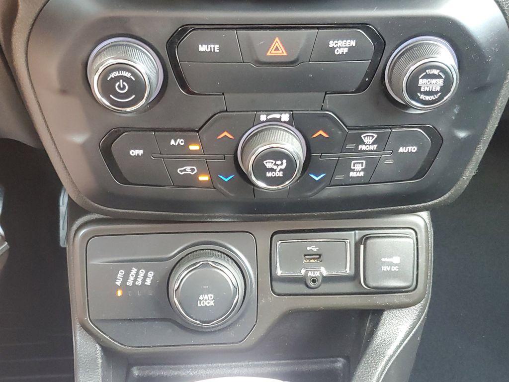 2020 Colorado Red Clearcoat /Black Jeep Renegade Latitude 4WD (ZACNJBBB4LP) with an 2.4L L4 DOHC 16V engine, 9A transmission, located at 234 Columbia Ave, Battle Creek, MI, 49015, (269) 222-0088, 42.298264, -85.192543 - <b>Vehicle Details</b><br>Get ready to conquer the roads with this stunning 2020 Jeep Renegade Latitude! This adventure-ready SUV is the perfect blend of rugged capability and modern sophistication. With its robust 4WD system, you'll easily tackle any terrain, whether you're navigating city streets - Photo#16