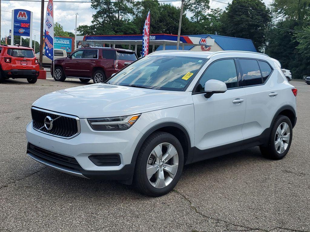 2022 Black Stone /Charcoal Volvo XC40 T4 Momentum (YV4AC2HK6N2) with an 2.0L L4 DOHC 16V engine, 8A transmission, located at 234 Columbia Ave, Battle Creek, MI, 49015, (269) 222-0088, 42.298264, -85.192543 - <b>Vehicle Details</b><br>Discover the exceptional blend of style, comfort, and performance with this 2022 Volvo XC40 T4 Momentum, a standout in the compact SUV segment. This well-maintained vehicle comes equipped with a robust 2.0L 4-cylinder engine and all-wheel drive, offering both dynamic perfor - Photo#3