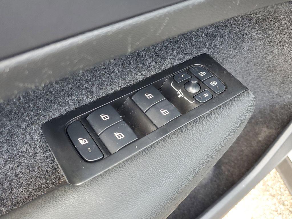 2022 Black Stone /Charcoal Volvo XC40 T4 Momentum (YV4AC2HK6N2) with an 2.0L L4 DOHC 16V engine, 8A transmission, located at 234 Columbia Ave, Battle Creek, MI, 49015, (269) 222-0088, 42.298264, -85.192543 - <b>Vehicle Details</b><br>Discover the exceptional blend of style, comfort, and performance with this 2022 Volvo XC40 T4 Momentum, a standout in the compact SUV segment. This well-maintained vehicle comes equipped with a robust 2.0L 4-cylinder engine and all-wheel drive, offering both dynamic perfor - Photo#6