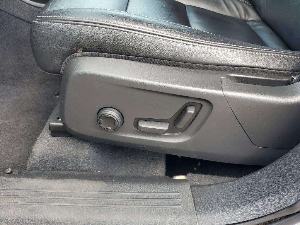 2022 Black Stone /Charcoal Volvo XC40 T4 Momentum (YV4AC2HK6N2) with an 2.0L L4 DOHC 16V engine, 8A transmission, located at 234 Columbia Ave, Battle Creek, MI, 49015, (269) 222-0088, 42.298264, -85.192543 - <b>Vehicle Details</b><br>Discover the exceptional blend of style, comfort, and performance with this 2022 Volvo XC40 T4 Momentum, a standout in the compact SUV segment. This well-maintained vehicle comes equipped with a robust 2.0L 4-cylinder engine and all-wheel drive, offering both dynamic perfor - Photo#9