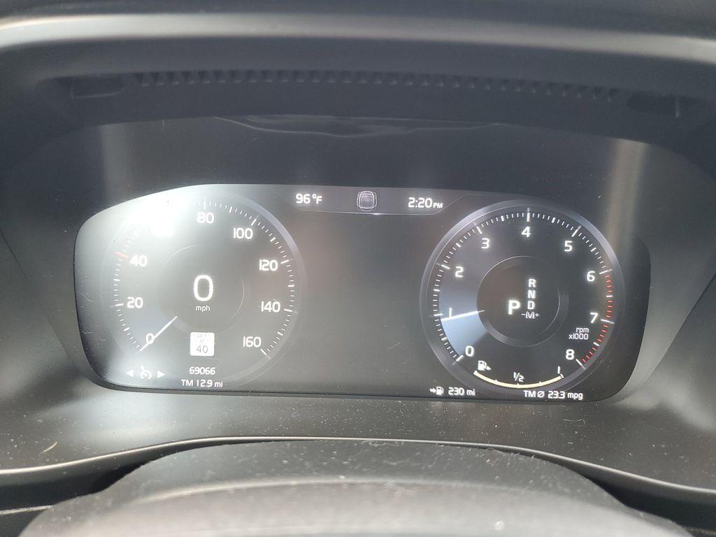 2022 Black Stone /Charcoal Volvo XC40 T4 Momentum (YV4AC2HK6N2) with an 2.0L L4 DOHC 16V engine, 8A transmission, located at 234 Columbia Ave, Battle Creek, MI, 49015, (269) 222-0088, 42.298264, -85.192543 - <b>Vehicle Details</b><br>Discover the exceptional blend of style, comfort, and performance with this 2022 Volvo XC40 T4 Momentum, a standout in the compact SUV segment. This well-maintained vehicle comes equipped with a robust 2.0L 4-cylinder engine and all-wheel drive, offering both dynamic perfor - Photo#13