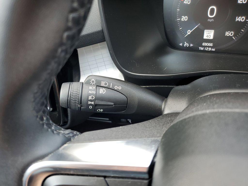 2022 Black Stone /Charcoal Volvo XC40 T4 Momentum (YV4AC2HK6N2) with an 2.0L L4 DOHC 16V engine, 8A transmission, located at 234 Columbia Ave, Battle Creek, MI, 49015, (269) 222-0088, 42.298264, -85.192543 - <b>Vehicle Details</b><br>Discover the exceptional blend of style, comfort, and performance with this 2022 Volvo XC40 T4 Momentum, a standout in the compact SUV segment. This well-maintained vehicle comes equipped with a robust 2.0L 4-cylinder engine and all-wheel drive, offering both dynamic perfor - Photo#14