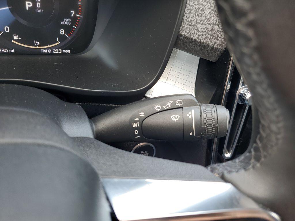 2022 Black Stone /Charcoal Volvo XC40 T4 Momentum (YV4AC2HK6N2) with an 2.0L L4 DOHC 16V engine, 8A transmission, located at 234 Columbia Ave, Battle Creek, MI, 49015, (269) 222-0088, 42.298264, -85.192543 - <b>Vehicle Details</b><br>Discover the exceptional blend of style, comfort, and performance with this 2022 Volvo XC40 T4 Momentum, a standout in the compact SUV segment. This well-maintained vehicle comes equipped with a robust 2.0L 4-cylinder engine and all-wheel drive, offering both dynamic perfor - Photo#15