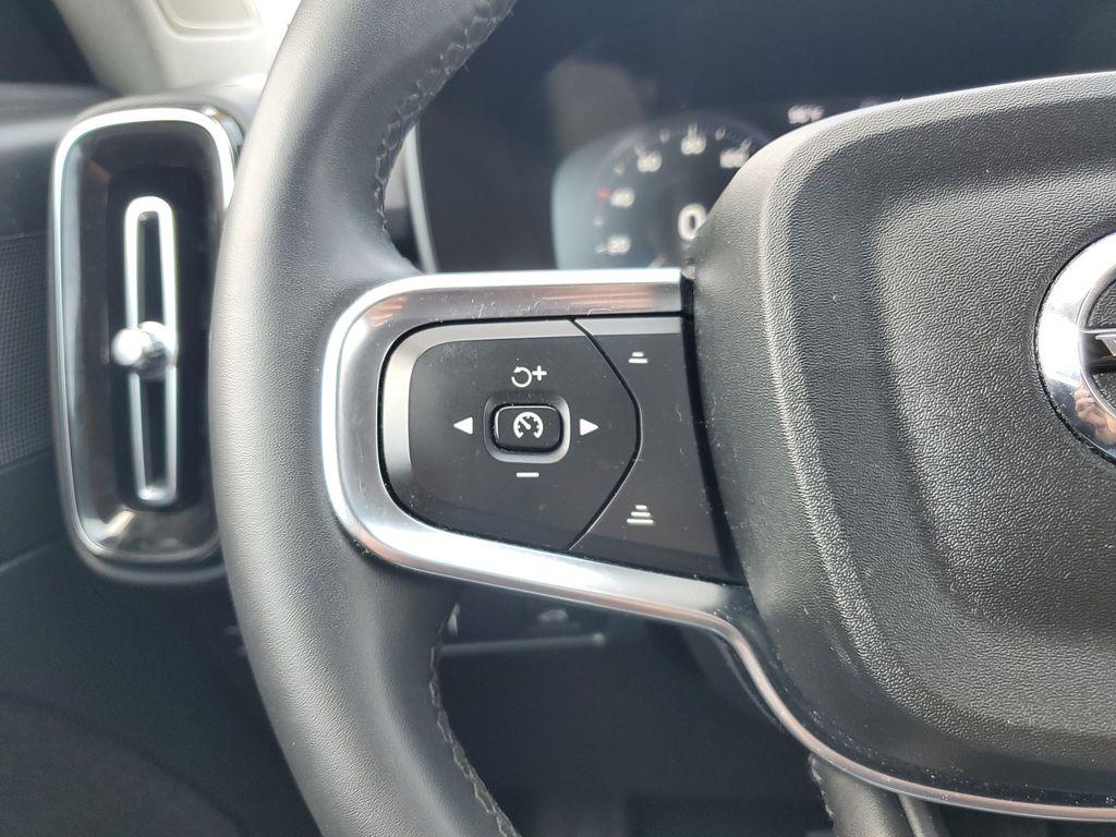 2022 Black Stone /Charcoal Volvo XC40 T4 Momentum (YV4AC2HK6N2) with an 2.0L L4 DOHC 16V engine, 8A transmission, located at 234 Columbia Ave, Battle Creek, MI, 49015, (269) 222-0088, 42.298264, -85.192543 - <b>Vehicle Details</b><br>Discover the exceptional blend of style, comfort, and performance with this 2022 Volvo XC40 T4 Momentum, a standout in the compact SUV segment. This well-maintained vehicle comes equipped with a robust 2.0L 4-cylinder engine and all-wheel drive, offering both dynamic perfor - Photo#16