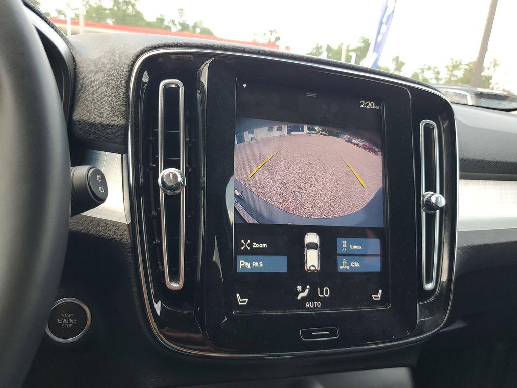 2022 Black Stone /Charcoal Volvo XC40 T4 Momentum (YV4AC2HK6N2) with an 2.0L L4 DOHC 16V engine, 8A transmission, located at 234 Columbia Ave, Battle Creek, MI, 49015, (269) 222-0088, 42.298264, -85.192543 - <b>Vehicle Details</b><br>Discover the exceptional blend of style, comfort, and performance with this 2022 Volvo XC40 T4 Momentum, a standout in the compact SUV segment. This well-maintained vehicle comes equipped with a robust 2.0L 4-cylinder engine and all-wheel drive, offering both dynamic perfor - Photo#19