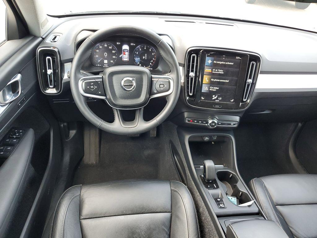 2022 Black Stone /Charcoal Volvo XC40 T4 Momentum (YV4AC2HK6N2) with an 2.0L L4 DOHC 16V engine, 8A transmission, located at 234 Columbia Ave, Battle Creek, MI, 49015, (269) 222-0088, 42.298264, -85.192543 - <b>Vehicle Details</b><br>Discover the exceptional blend of style, comfort, and performance with this 2022 Volvo XC40 T4 Momentum, a standout in the compact SUV segment. This well-maintained vehicle comes equipped with a robust 2.0L 4-cylinder engine and all-wheel drive, offering both dynamic perfor - Photo#25