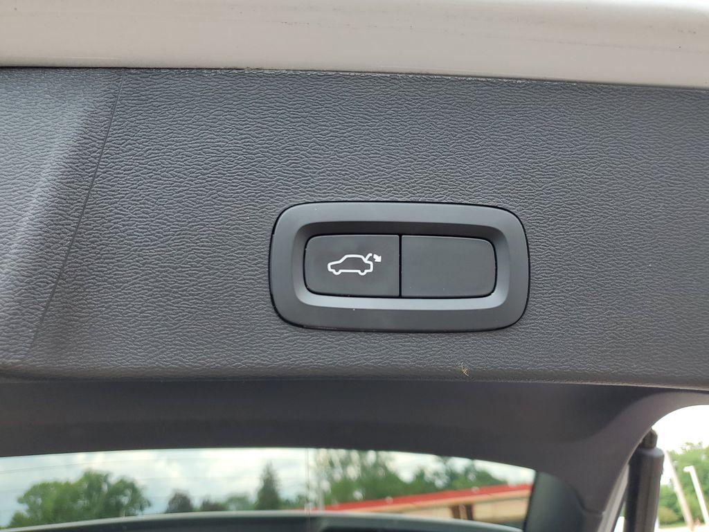 2022 Black Stone /Charcoal Volvo XC40 T4 Momentum (YV4AC2HK6N2) with an 2.0L L4 DOHC 16V engine, 8A transmission, located at 234 Columbia Ave, Battle Creek, MI, 49015, (269) 222-0088, 42.298264, -85.192543 - <b>Vehicle Details</b><br>Discover the exceptional blend of style, comfort, and performance with this 2022 Volvo XC40 T4 Momentum, a standout in the compact SUV segment. This well-maintained vehicle comes equipped with a robust 2.0L 4-cylinder engine and all-wheel drive, offering both dynamic perfor - Photo#27