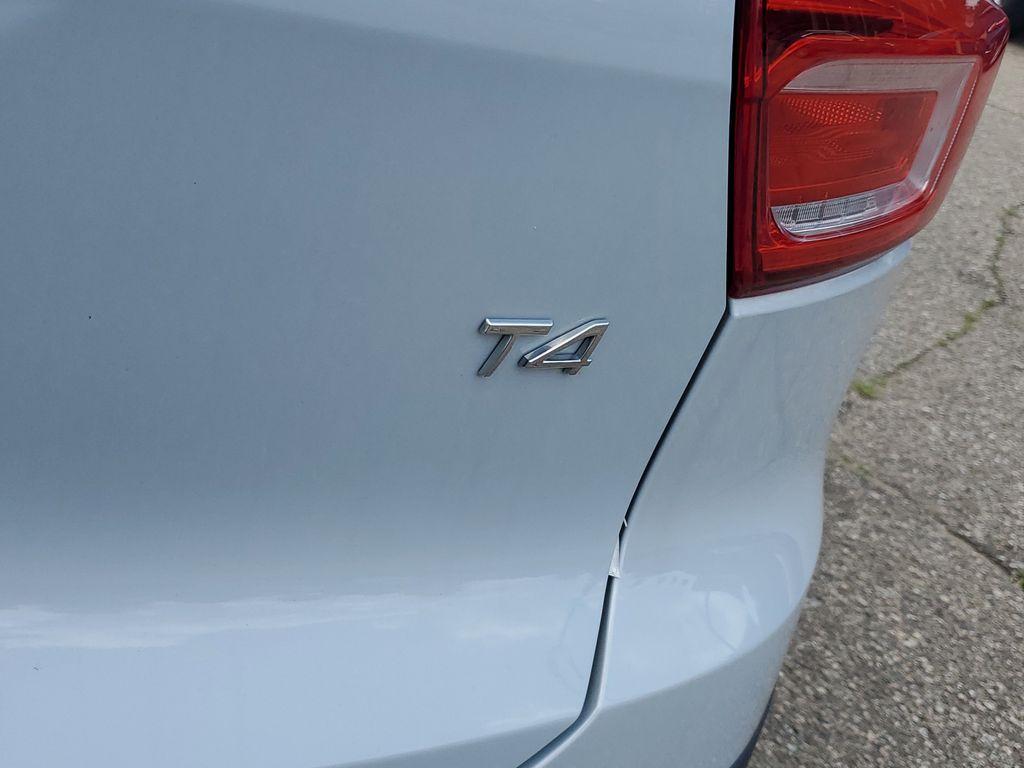 2022 Black Stone /Charcoal Volvo XC40 T4 Momentum (YV4AC2HK6N2) with an 2.0L L4 DOHC 16V engine, 8A transmission, located at 234 Columbia Ave, Battle Creek, MI, 49015, (269) 222-0088, 42.298264, -85.192543 - <b>Vehicle Details</b><br>Discover the exceptional blend of style, comfort, and performance with this 2022 Volvo XC40 T4 Momentum, a standout in the compact SUV segment. This well-maintained vehicle comes equipped with a robust 2.0L 4-cylinder engine and all-wheel drive, offering both dynamic perfor - Photo#28