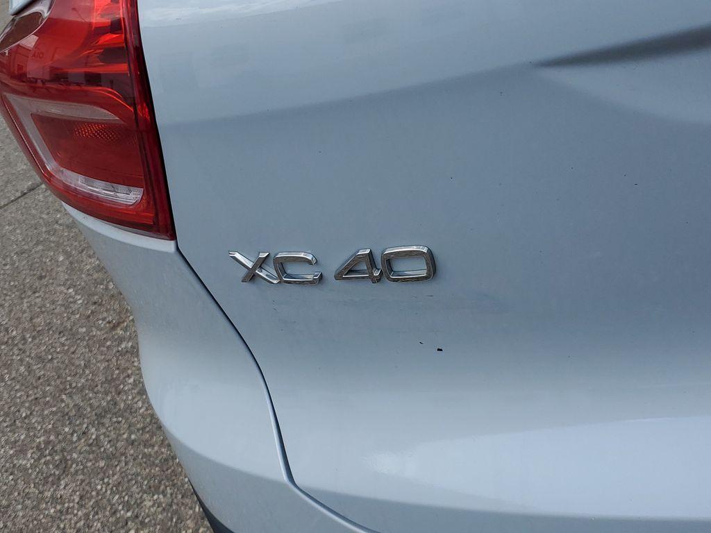 2022 Black Stone /Charcoal Volvo XC40 T4 Momentum (YV4AC2HK6N2) with an 2.0L L4 DOHC 16V engine, 8A transmission, located at 234 Columbia Ave, Battle Creek, MI, 49015, (269) 222-0088, 42.298264, -85.192543 - <b>Vehicle Details</b><br>Discover the exceptional blend of style, comfort, and performance with this 2022 Volvo XC40 T4 Momentum, a standout in the compact SUV segment. This well-maintained vehicle comes equipped with a robust 2.0L 4-cylinder engine and all-wheel drive, offering both dynamic perfor - Photo#29