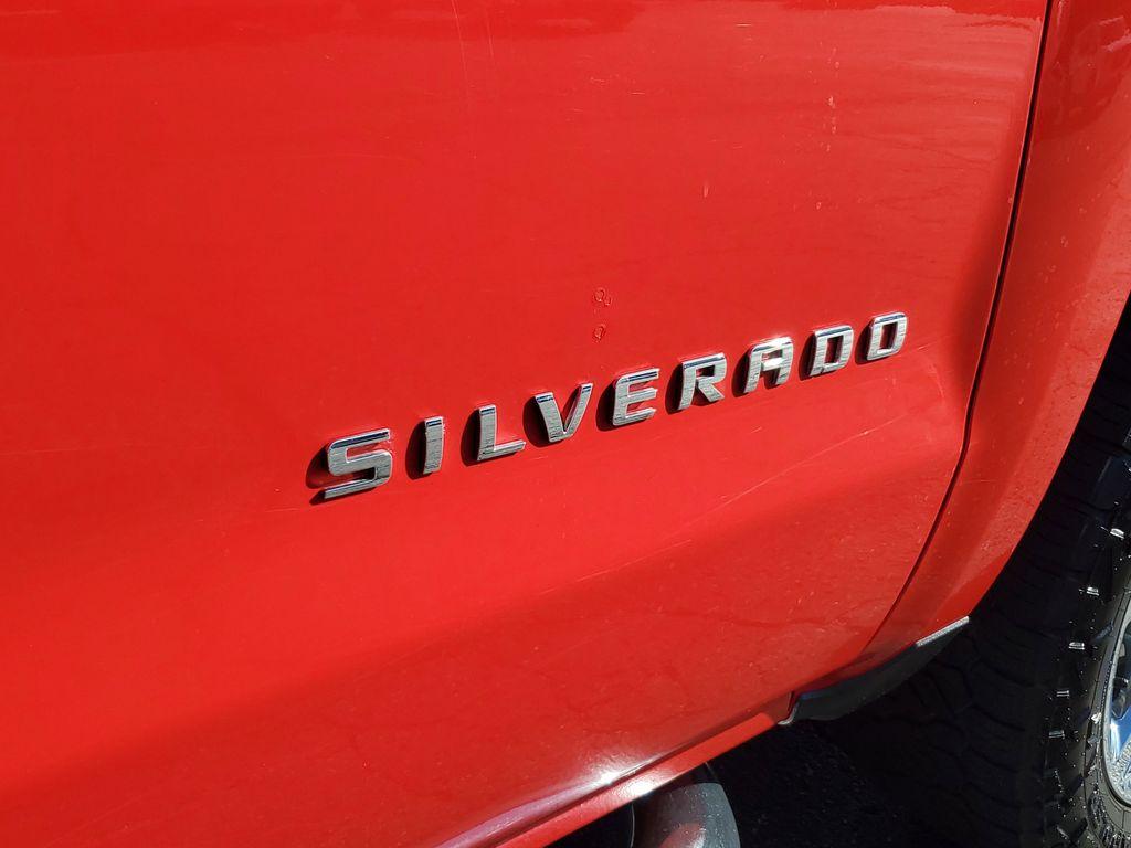 2018 Red Hot /Dark Ash/Jet Black Chevrolet Silverado 1500 Custom Crew Cab 4WD (3GCUKPEC8JG) with an 5.3L V8 OHV 16V engine, 6A transmission, located at 6064 Gull Rd, Kalamazoo, MI, 49048, (269) 222-0088, 42.328388, -85.512924 - For sale: A 2018 Chevrolet Silverado 1500 Custom that perfectly combines power, versatility, and style. This robust truck is equipped with a V8, 5.3L engine, delivering the performance and reliability you need for both work and leisure. Whether you're towing heavy loads or navigating rugged terrain, - Photo#5