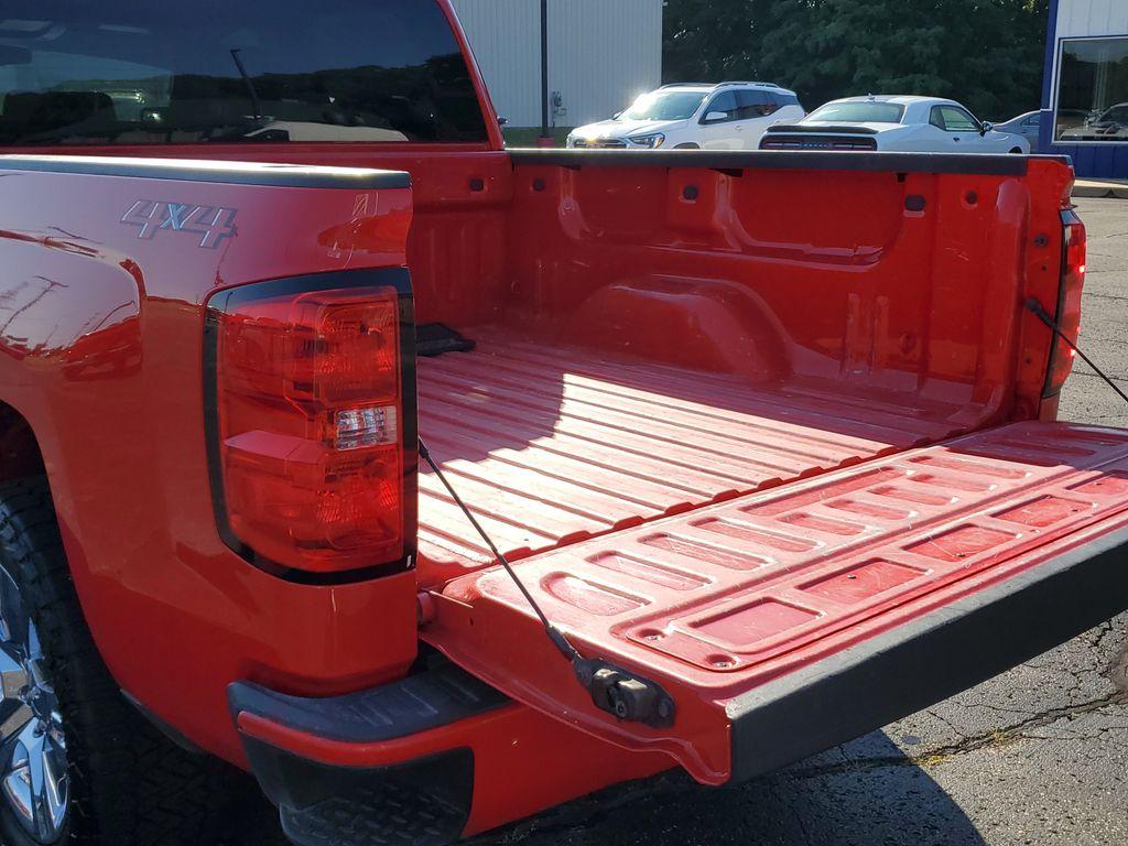 2018 Red Hot /Dark Ash/Jet Black Chevrolet Silverado 1500 Custom Crew Cab 4WD (3GCUKPEC8JG) with an 5.3L V8 OHV 16V engine, 6A transmission, located at 6064 Gull Rd, Kalamazoo, MI, 49048, (269) 222-0088, 42.328388, -85.512924 - For sale: A 2018 Chevrolet Silverado 1500 Custom that perfectly combines power, versatility, and style. This robust truck is equipped with a V8, 5.3L engine, delivering the performance and reliability you need for both work and leisure. Whether you're towing heavy loads or navigating rugged terrain, - Photo#6