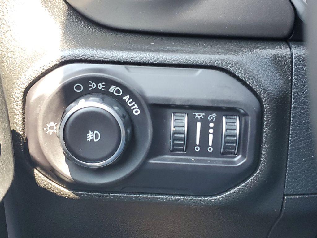 2018 Bright White Clearcoat /Black Jeep Wrangler JK Unlimited Sport (1C4HJXDG9JW) with an 3.6L V6 DOHC 24V FFV engine, 6A transmission, located at 234 Columbia Ave, Battle Creek, MI, 49015, (269) 222-0088, 42.298264, -85.192543 - <b>Vehicle Details</b><br>Unleash your adventurous spirit with this stunning 2018 Jeep Wrangler Sport S! Engineered for excitement and built to conquer any terrain, this dynamic 4WD powerhouse is equipped with a robust V6, 3.6L engine that delivers exceptional performance and reliability. Whether yo - Photo#10