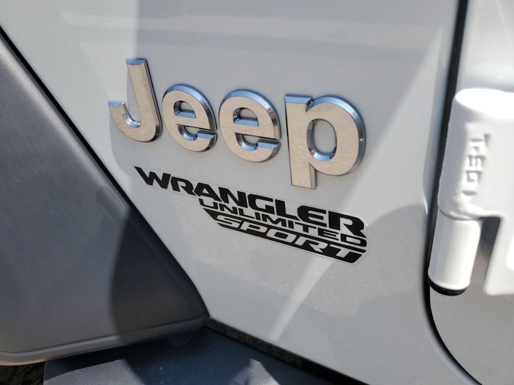 2018 Bright White Clearcoat /Black Jeep Wrangler JK Unlimited Sport (1C4HJXDG9JW) with an 3.6L V6 DOHC 24V FFV engine, 6A transmission, located at 234 Columbia Ave, Battle Creek, MI, 49015, (269) 222-0088, 42.298264, -85.192543 - <b>Vehicle Details</b><br>Unleash your adventurous spirit with this stunning 2018 Jeep Wrangler Sport S! Engineered for excitement and built to conquer any terrain, this dynamic 4WD powerhouse is equipped with a robust V6, 3.6L engine that delivers exceptional performance and reliability. Whether yo - Photo#27