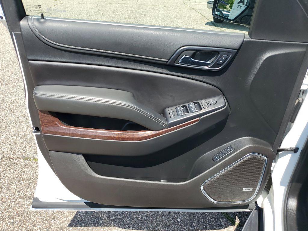2019 Summit White /Jet Black GMC Yukon SLT 4WD (1GKS2BKC2KR) with an 5.3L V8 OHV 16V FFV engine, 6A transmission, located at 234 Columbia Ave, Battle Creek, MI, 49015, (269) 222-0088, 42.298264, -85.192543 - <b>Vehicle Details</b><br>Introducing the 2019 GMC Yukon 1500 SLT, a robust and sophisticated SUV designed to elevate your driving experience. This well-maintained, pre-owned vehicle combines power and luxury, offering a 4WD system that ensures confident handling in diverse driving conditions. At th - Photo#5