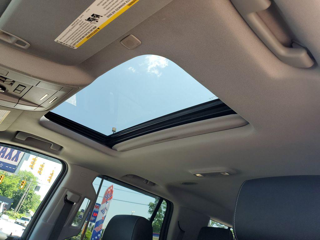 2019 Summit White /Jet Black GMC Yukon SLT 4WD (1GKS2BKC2KR) with an 5.3L V8 OHV 16V FFV engine, 6A transmission, located at 234 Columbia Ave, Battle Creek, MI, 49015, (269) 222-0088, 42.298264, -85.192543 - <b>Vehicle Details</b><br>Introducing the 2019 GMC Yukon 1500 SLT, a robust and sophisticated SUV designed to elevate your driving experience. This well-maintained, pre-owned vehicle combines power and luxury, offering a 4WD system that ensures confident handling in diverse driving conditions. At th - Photo#12