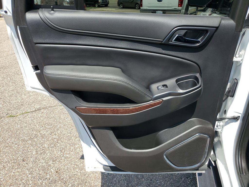 2019 Summit White /Jet Black GMC Yukon SLT 4WD (1GKS2BKC2KR) with an 5.3L V8 OHV 16V FFV engine, 6A transmission, located at 234 Columbia Ave, Battle Creek, MI, 49015, (269) 222-0088, 42.298264, -85.192543 - <b>Vehicle Details</b><br>Introducing the 2019 GMC Yukon 1500 SLT, a robust and sophisticated SUV designed to elevate your driving experience. This well-maintained, pre-owned vehicle combines power and luxury, offering a 4WD system that ensures confident handling in diverse driving conditions. At th - Photo#27