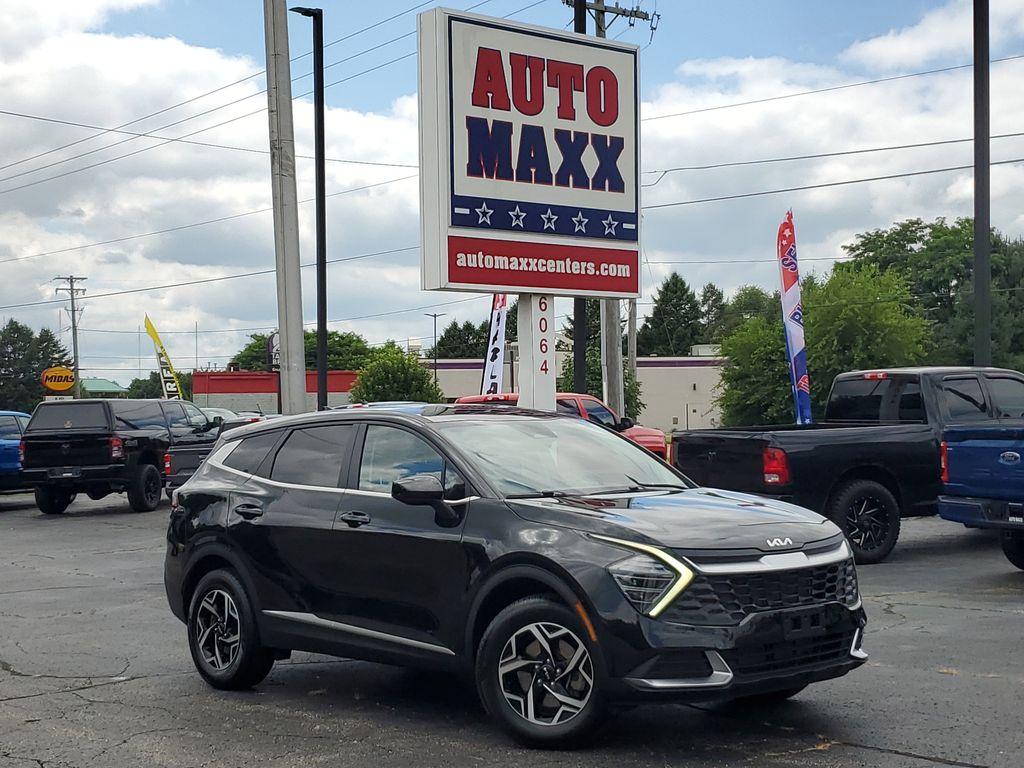 2024 Fusion Black /BLACK Kia Sportage LX AWD (KNDPUCDFXR7) with an 2.5L V6 DOHC 24V engine, 8A transmission, located at 6064 Gull Rd, Kalamazoo, MI, 49048, (269) 222-0088, 42.328388, -85.512924 - Discover the perfect blend of style, performance, and technology with this pre-owned 2024 Kia Sportage LX featuring AWD. This versatile SUV is equipped with a robust 4-cylinder, 2.5L engine, ensuring a dynamic driving experience coupled with impressive fuel efficiency. The Kia Sportage LX is designe - Photo#0