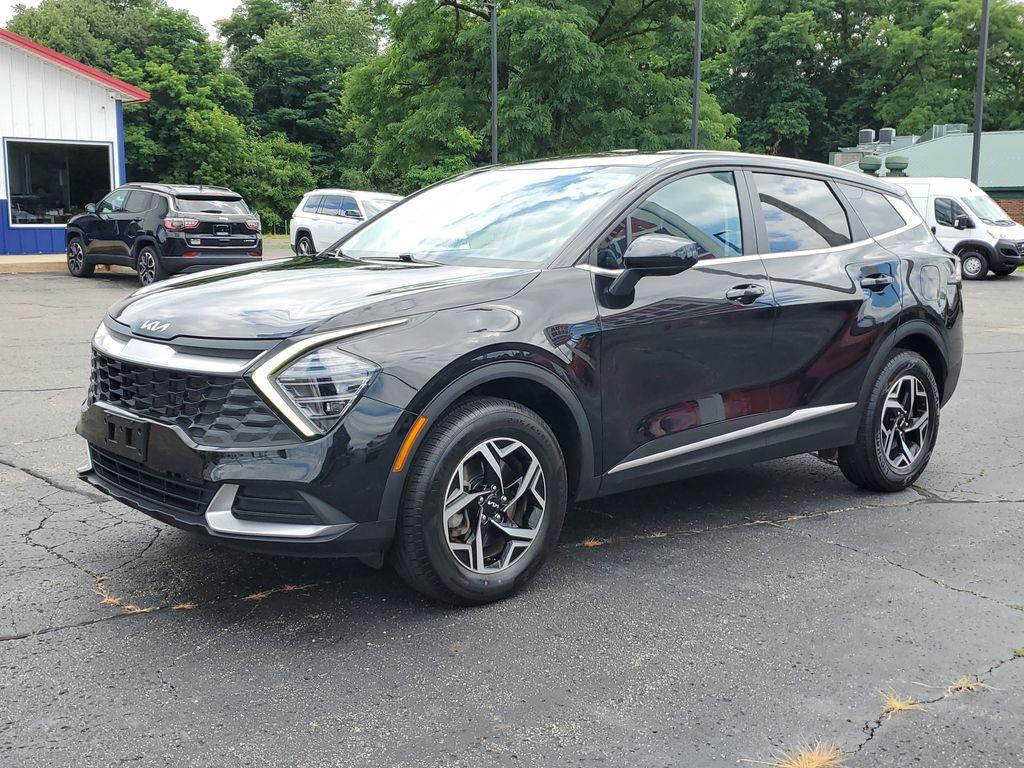 2024 Fusion Black /BLACK Kia Sportage LX AWD (KNDPUCDFXR7) with an 2.5L V6 DOHC 24V engine, 8A transmission, located at 6064 Gull Rd, Kalamazoo, MI, 49048, (269) 222-0088, 42.328388, -85.512924 - Discover the perfect blend of style, performance, and technology with this pre-owned 2024 Kia Sportage LX featuring AWD. This versatile SUV is equipped with a robust 4-cylinder, 2.5L engine, ensuring a dynamic driving experience coupled with impressive fuel efficiency. The Kia Sportage LX is designe - Photo#1