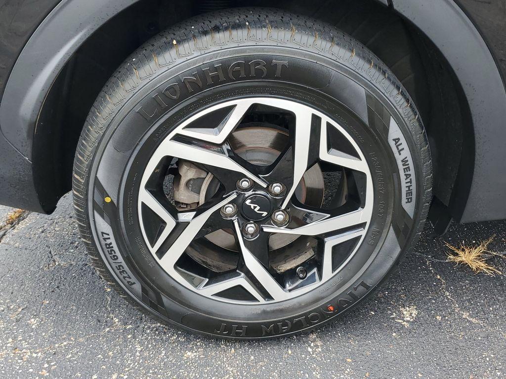 2024 Fusion Black /BLACK Kia Sportage LX AWD (KNDPUCDFXR7) with an 2.5L V6 DOHC 24V engine, 8A transmission, located at 6064 Gull Rd, Kalamazoo, MI, 49048, (269) 222-0088, 42.328388, -85.512924 - Discover the perfect blend of style, performance, and technology with this pre-owned 2024 Kia Sportage LX featuring AWD. This versatile SUV is equipped with a robust 4-cylinder, 2.5L engine, ensuring a dynamic driving experience coupled with impressive fuel efficiency. The Kia Sportage LX is designe - Photo#4