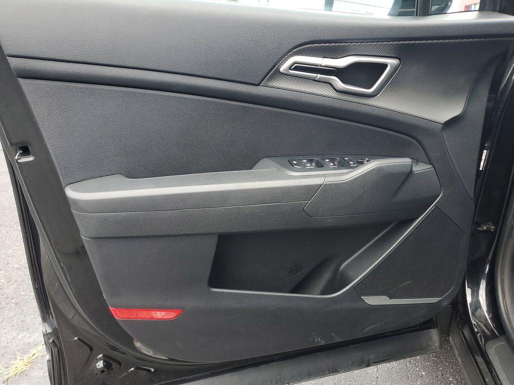 2024 Fusion Black /BLACK Kia Sportage LX AWD (KNDPUCDFXR7) with an 2.5L V6 DOHC 24V engine, 8A transmission, located at 6064 Gull Rd, Kalamazoo, MI, 49048, (269) 222-0088, 42.328388, -85.512924 - Discover the perfect blend of style, performance, and technology with this pre-owned 2024 Kia Sportage LX featuring AWD. This versatile SUV is equipped with a robust 4-cylinder, 2.5L engine, ensuring a dynamic driving experience coupled with impressive fuel efficiency. The Kia Sportage LX is designe - Photo#9