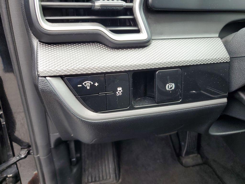 2024 Fusion Black /BLACK Kia Sportage LX AWD (KNDPUCDFXR7) with an 2.5L V6 DOHC 24V engine, 8A transmission, located at 6064 Gull Rd, Kalamazoo, MI, 49048, (269) 222-0088, 42.328388, -85.512924 - Discover the perfect blend of style, performance, and technology with this pre-owned 2024 Kia Sportage LX featuring AWD. This versatile SUV is equipped with a robust 4-cylinder, 2.5L engine, ensuring a dynamic driving experience coupled with impressive fuel efficiency. The Kia Sportage LX is designe - Photo#13