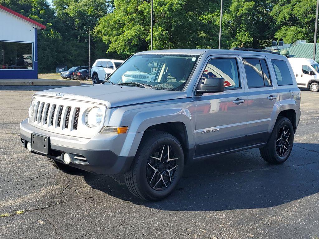 2015 Billet Silver Metallic Clearcoat /Dark Slate Gray Jeep Patriot Sport 4WD (1C4NJRBB4FD) with an 2.4L L4 DOHC 16V engine, 6-speed automatic transmission, located at 6064 Gull Rd, Kalamazoo, MI, 49048, (269) 222-0088, 42.328388, -85.512924 - Discover the reliability and rugged capability of the 2015 Jeep Patriot Sport, a compact SUV designed to tackle both urban and off-road adventures with ease. Equipped with a robust 4WD system, this vehicle ensures confident handling in diverse road conditions, making it an ideal choice for those who - Photo#1