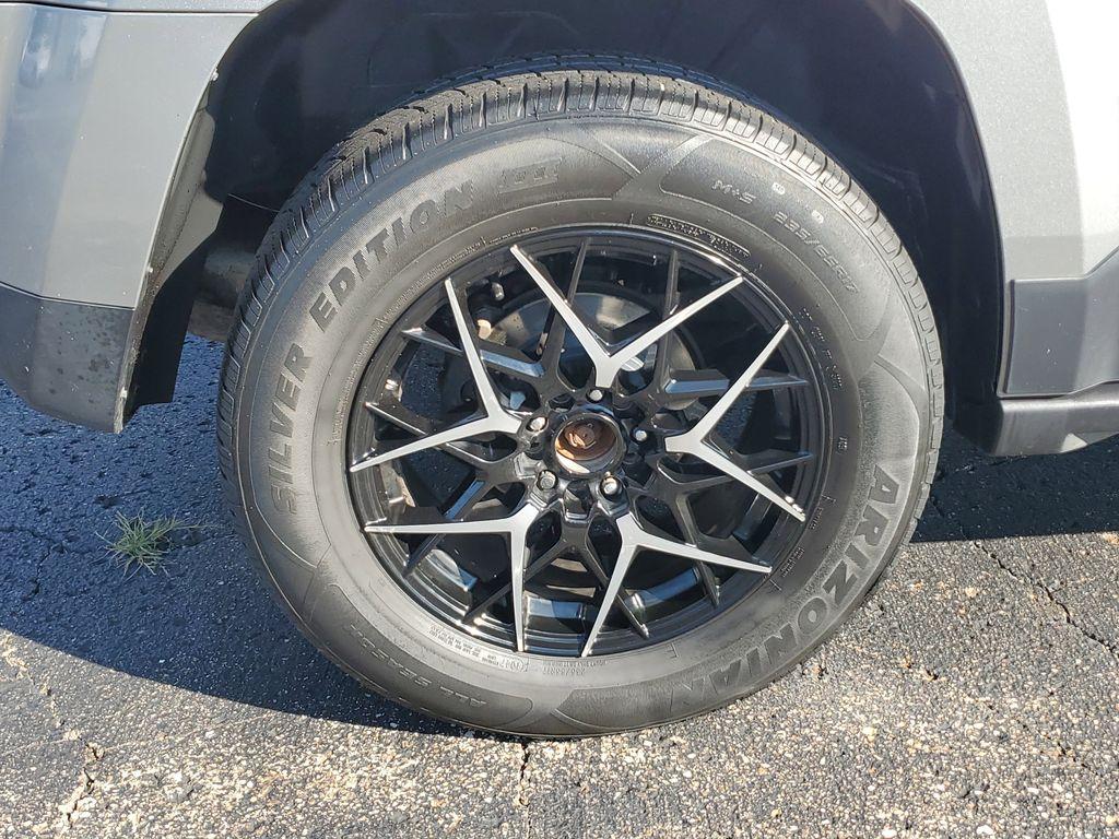 2015 Billet Silver Metallic Clearcoat /Dark Slate Gray Jeep Patriot Sport 4WD (1C4NJRBB4FD) with an 2.4L L4 DOHC 16V engine, 6-speed automatic transmission, located at 6064 Gull Rd, Kalamazoo, MI, 49048, (269) 222-0088, 42.328388, -85.512924 - Discover the reliability and rugged capability of the 2015 Jeep Patriot Sport, a compact SUV designed to tackle both urban and off-road adventures with ease. Equipped with a robust 4WD system, this vehicle ensures confident handling in diverse road conditions, making it an ideal choice for those who - Photo#4