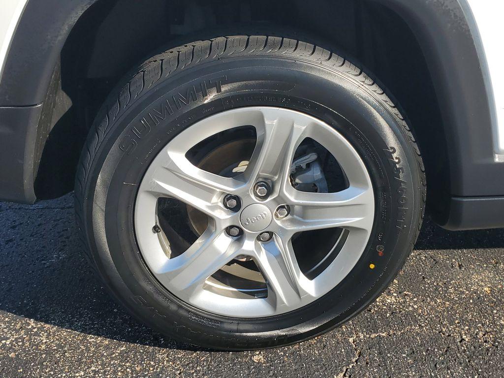2023 Bright White Clearcoat /BLACK Jeep Compass Latitude (3C4NJDBNXPT) with an 2.0L L4 DOHC 16V TURBO engine, 8-speed automatic transmission, located at 6064 Gull Rd, Kalamazoo, MI, 49048, (269) 222-0088, 42.328388, -85.512924 - Experience the perfect blend of style, performance, and technology with this pre-owned 2023 Jeep Compass Latitude. Equipped with a robust 4-cylinder, 2.0L engine and advanced 4WD capabilities, this vehicle is ready to tackle both city streets and off-road adventures with confidence. The Jeep Compass - Photo#5