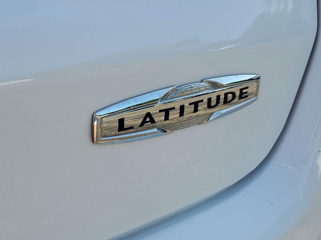 2023 Bright White Clearcoat /BLACK Jeep Compass Latitude (3C4NJDBNXPT) with an 2.0L L4 DOHC 16V TURBO engine, 8-speed automatic transmission, located at 6064 Gull Rd, Kalamazoo, MI, 49048, (269) 222-0088, 42.328388, -85.512924 - Experience the perfect blend of style, performance, and technology with this pre-owned 2023 Jeep Compass Latitude. Equipped with a robust 4-cylinder, 2.0L engine and advanced 4WD capabilities, this vehicle is ready to tackle both city streets and off-road adventures with confidence. The Jeep Compass - Photo#7