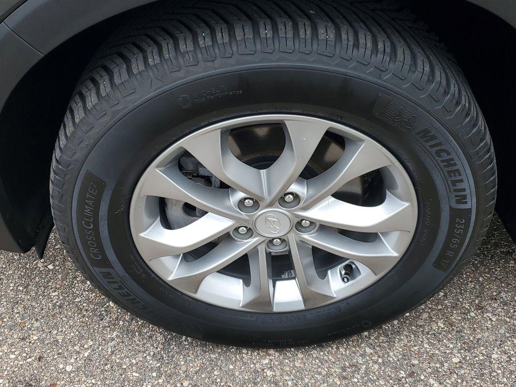 2020 Twilight Black /Espresso/Gray Hyundai Santa Fe SEL 2.4 AWD (5NMS3CAD3LH) with an 2.4L L4 DOHC 16V engine, 8A transmission, located at 234 Columbia Ave, Battle Creek, MI, 49015, (269) 222-0088, 42.298264, -85.192543 - <b>Vehicle Details</b><br>Looking for a reliable SUV that combines comfort, technology, and performance? Discover the 2020 Hyundai Santa Fe SEL with 4WD, now available for sale. This versatile vehicle, with a 4-cylinder, 2.4L engine, delivers an impressive balance of power and efficiency, making it - Photo#4