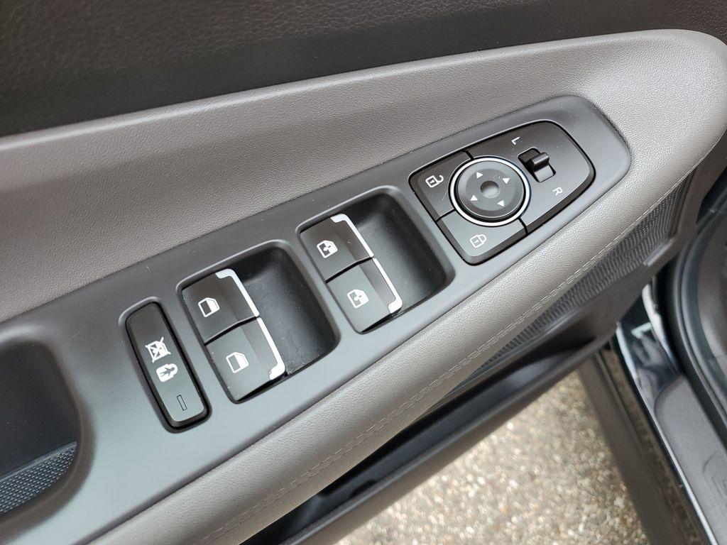 2020 Twilight Black /Espresso/Gray Hyundai Santa Fe SEL 2.4 AWD (5NMS3CAD3LH) with an 2.4L L4 DOHC 16V engine, 8A transmission, located at 234 Columbia Ave, Battle Creek, MI, 49015, (269) 222-0088, 42.298264, -85.192543 - <b>Vehicle Details</b><br>Looking for a reliable SUV that combines comfort, technology, and performance? Discover the 2020 Hyundai Santa Fe SEL with 4WD, now available for sale. This versatile vehicle, with a 4-cylinder, 2.4L engine, delivers an impressive balance of power and efficiency, making it - Photo#6