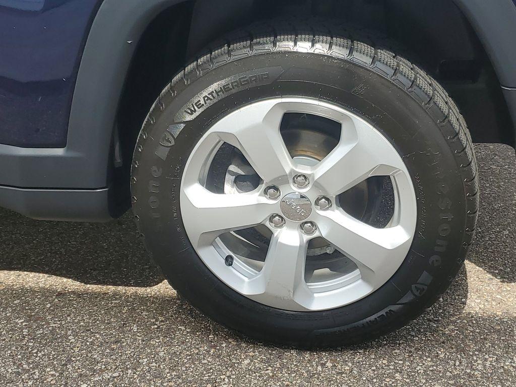 2018 Jazz Blue Pearlcoat /Black Jeep Compass Sport 4WD (3C4NJDBB4JT) with an 2.4L L4 DOHC 16V engine, 9-speed automatic transmission, located at 234 Columbia Ave, Battle Creek, MI, 49015, (269) 222-0088, 42.298264, -85.192543 - <b>Vehicle Details</b><br>Discover the perfect blend of style, performance, and versatility with this stunning 2018 Jeep Compass Latitude! This remarkable SUV is ready to take you on adventures both on and off the beaten path. Equipped with a robust 4WD system, it promises to deliver a confident and - Photo#4